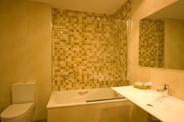 baño-habitacion-hotel-pago-del-olivo