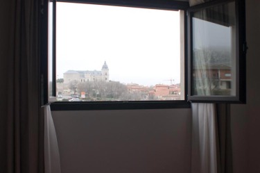 ventanal-habitacion-hotel-pago-del-olivo