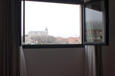 ventanal-habitacion-hotel-pago-del-olivo